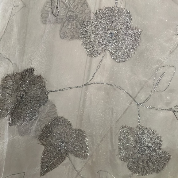 Elegant silver scarf wrap - Picture 2 of 3